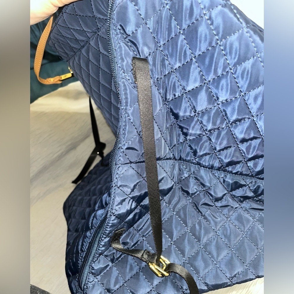 Adrienne Vittadini Quilted Yoga Bag, Navy Blue and Tan - Picture 6 of 13